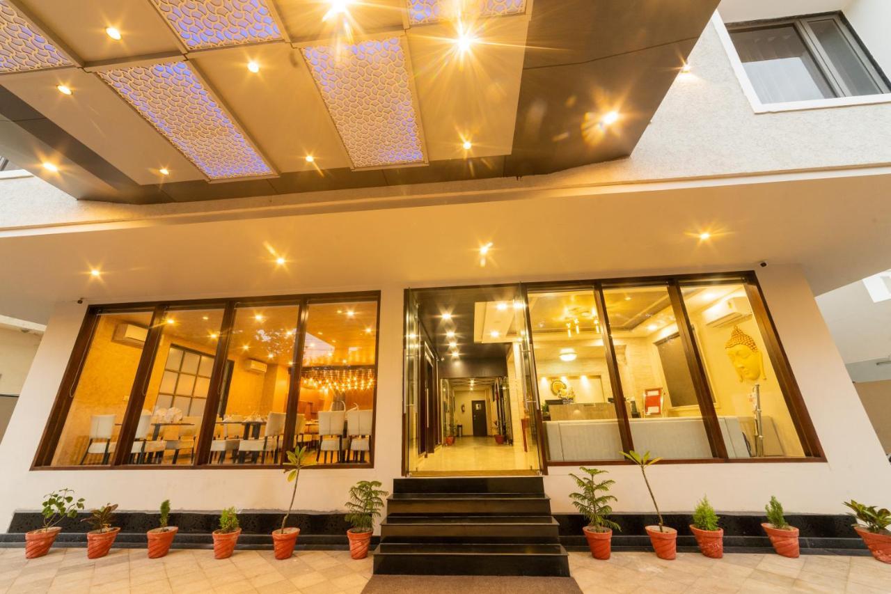 Hotel Siddhartha Inn Удайпур Екстериор снимка